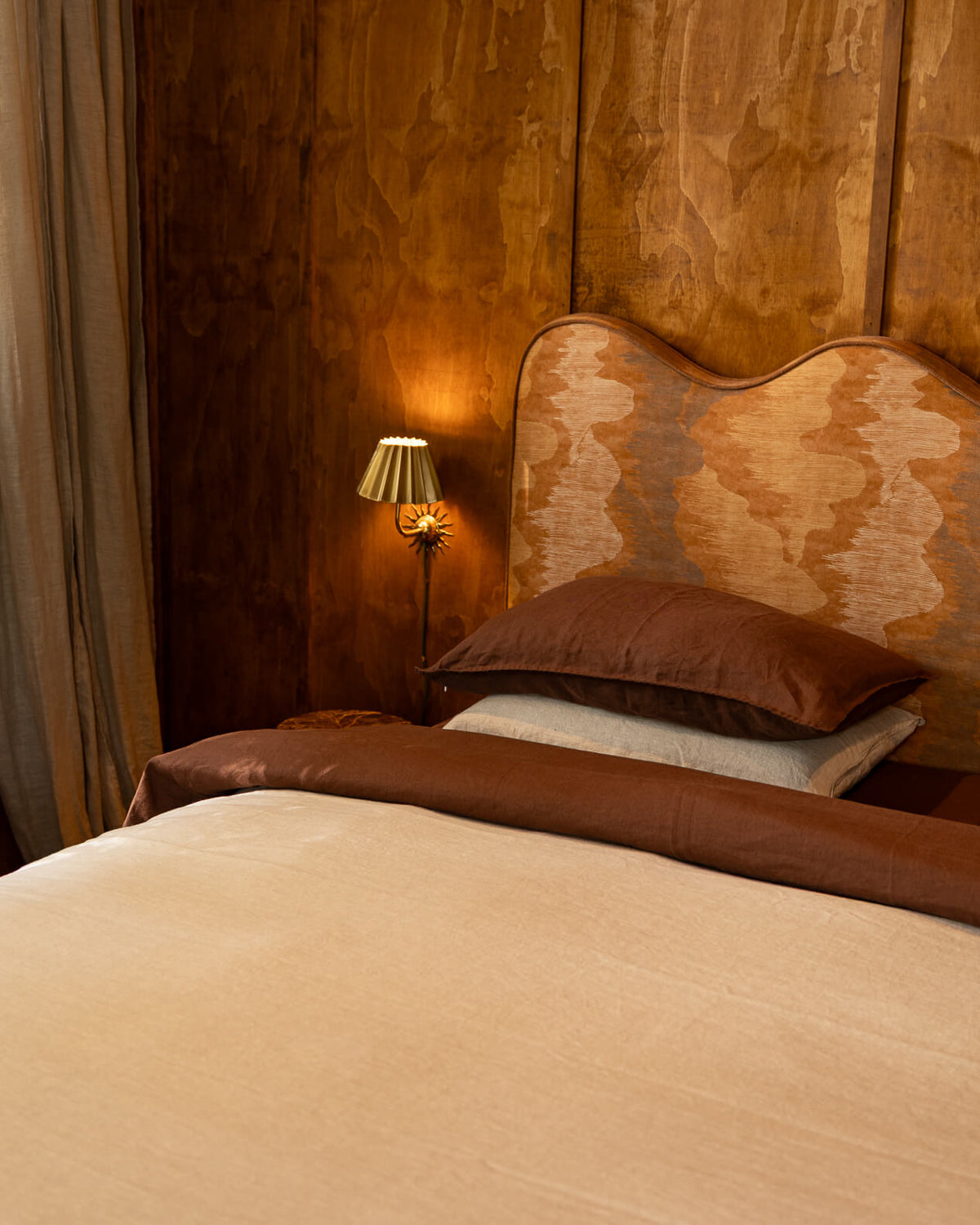 Warm tone room featuring Sable brown and Dune white sheet sets.